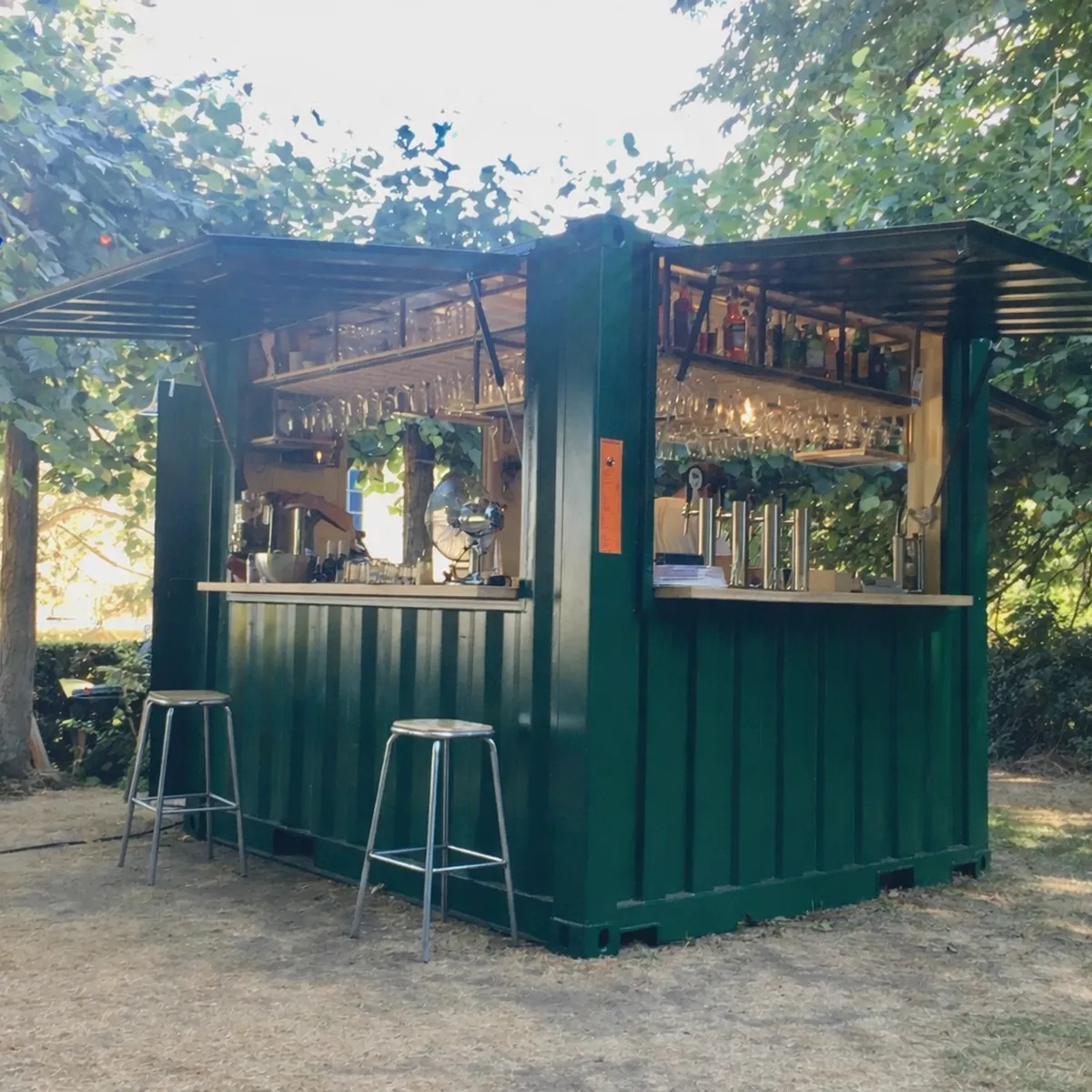 groene kiosk barcontainer in citadel park Gent