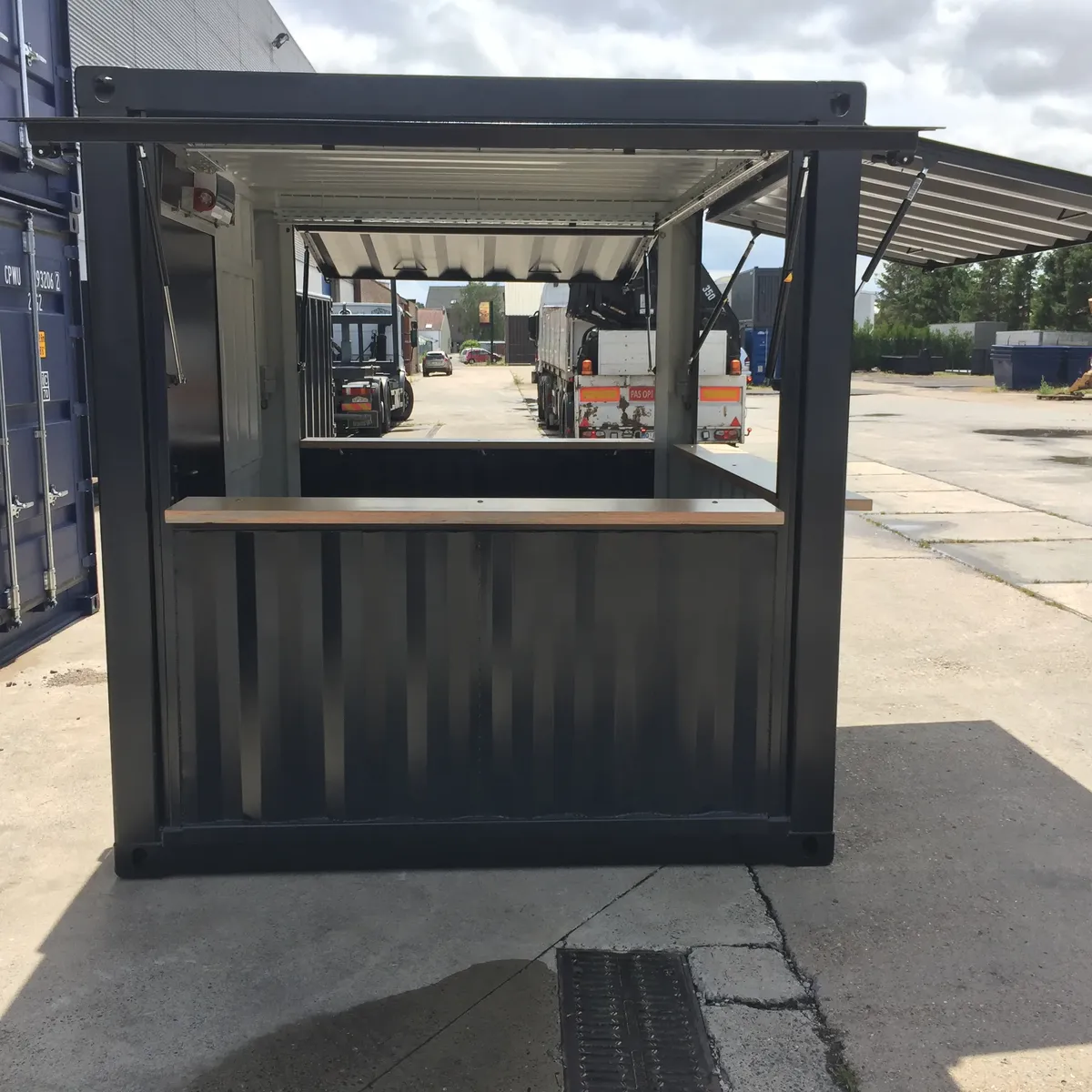3-luik kiosk