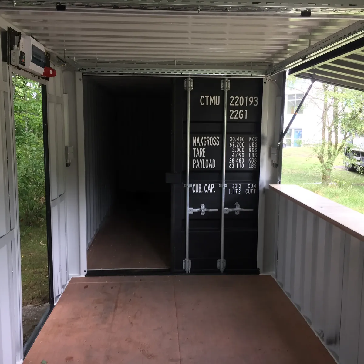 kiosk barcontainer gekoppeld aan opslagcontainer