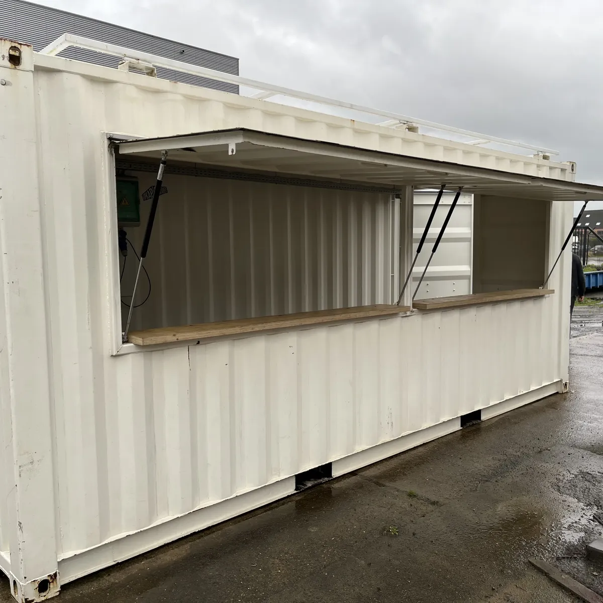 witte bar container, 2 luiken